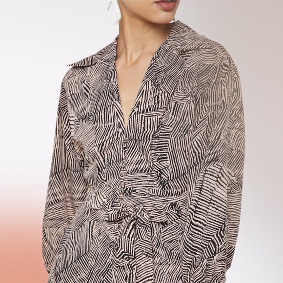 TOPSHOP Tie Waist Zebra Print Plunge Top (S) - Picture 5 of 9